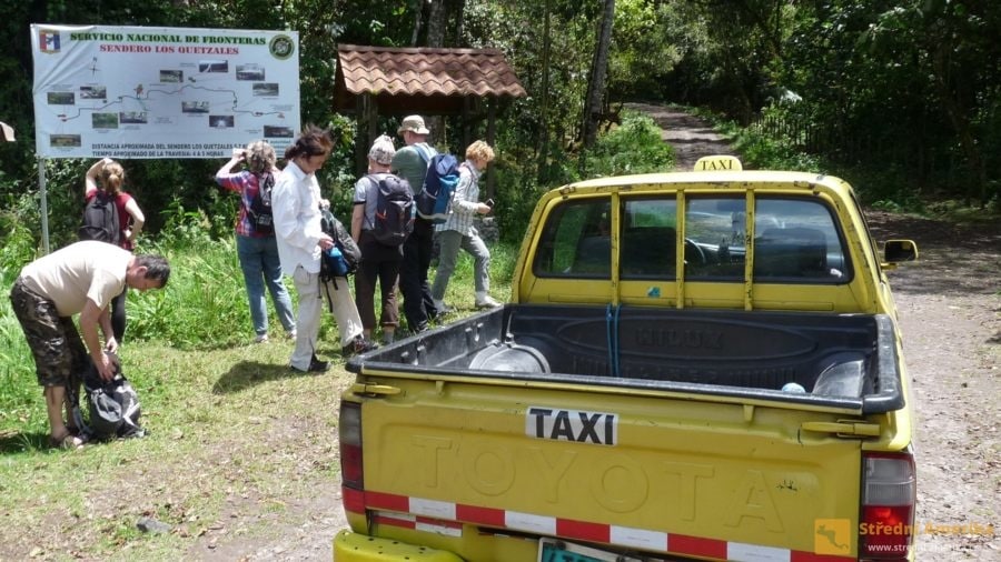 Jedna z možných podob vícemístného taxi. Počátek Kvesalí stezky od Cerra Punta