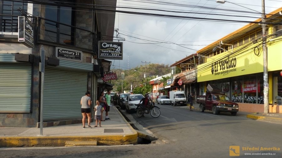 Quepos, výchozí bod do národního parku Manuel Antonio