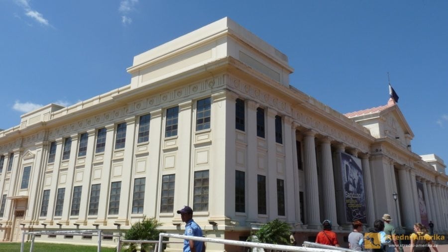 Managua, Plaza de la República. Národní palác kultury.