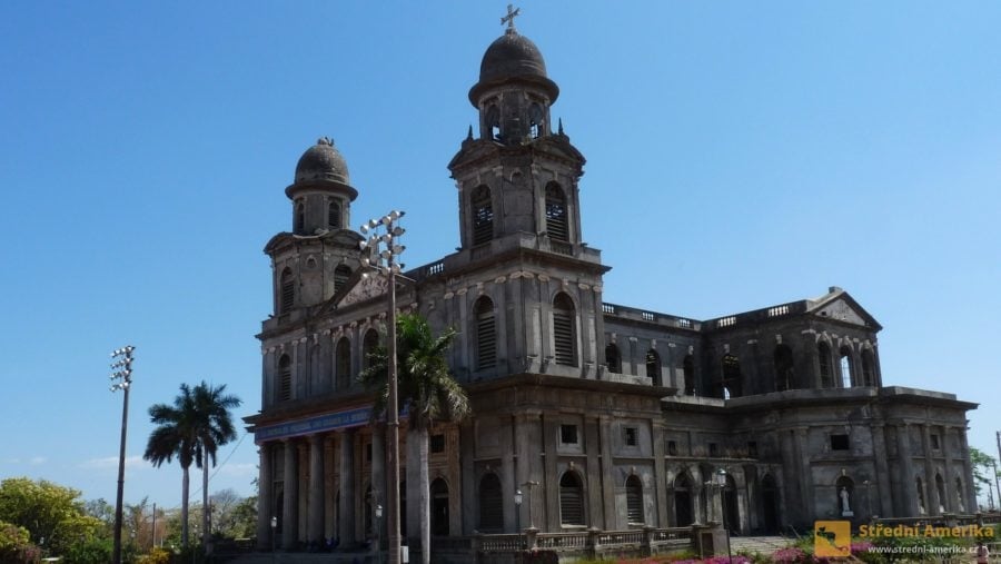 Managua, Plaza de la República. Kostel, který přestál dvě zemětřesení.