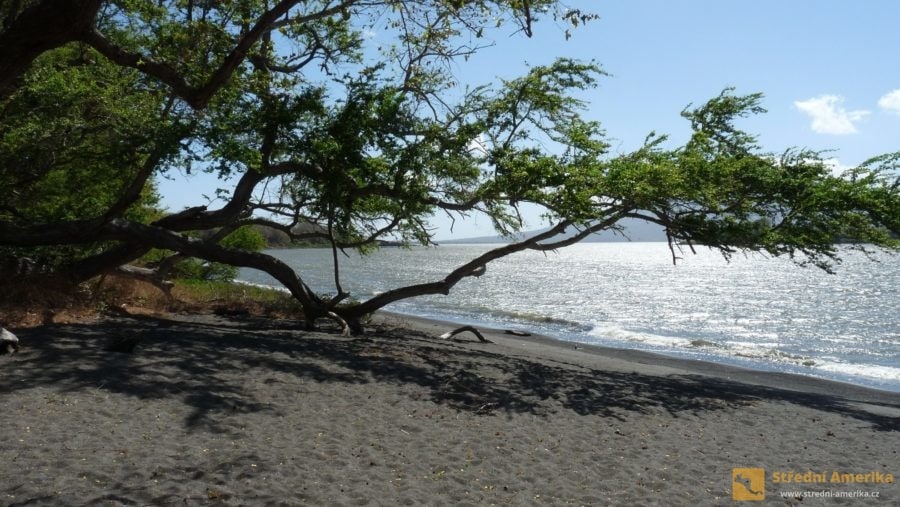 Ometepe, pláž Bancon v biosférické rezervaci Charco Verde