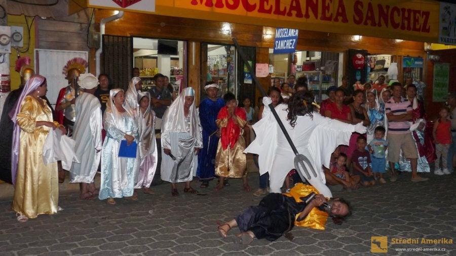 Nikaragujský folklór: Pouliční velikonoční divadelní představení