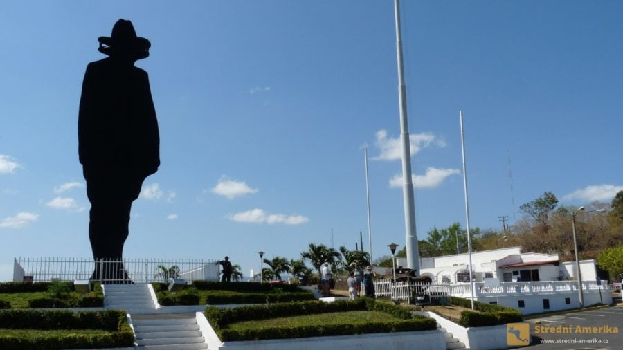 Managua: Sandinův pomník na vrchu Tiscapa