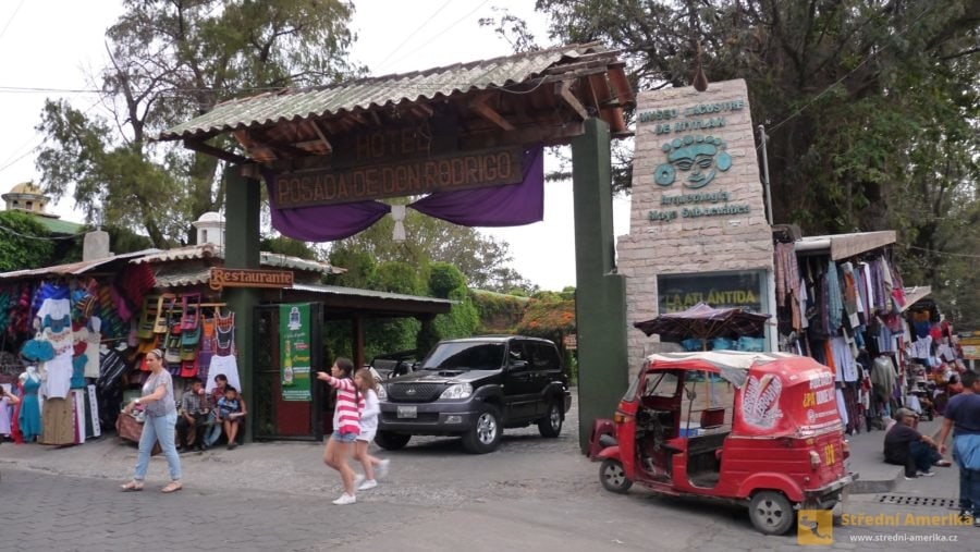 Guatemalaa, Panajachel. Mototaxi jezdí po městě za jednotnou cenu.