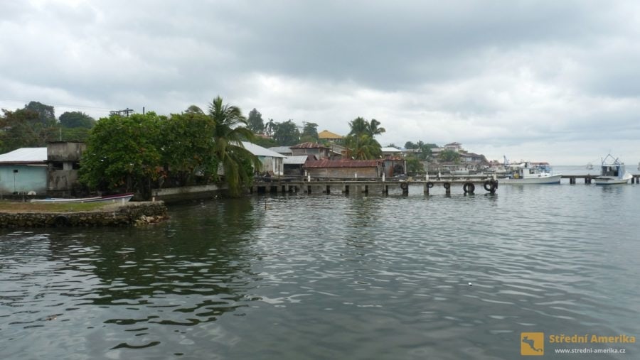 Guatemala, přístav v Livingstonu.