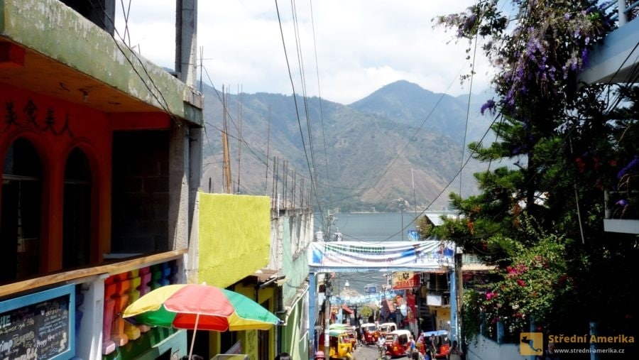 San Pedro La Laguna, oblíbené letovisko u jezera Atitlán.
