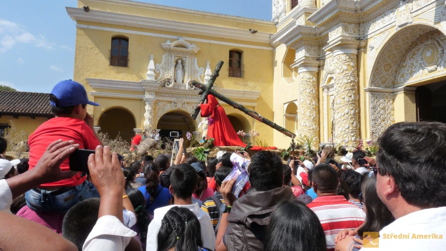 Gutaemala, Antigua. Davové akce nesou reálné riziko okradení.