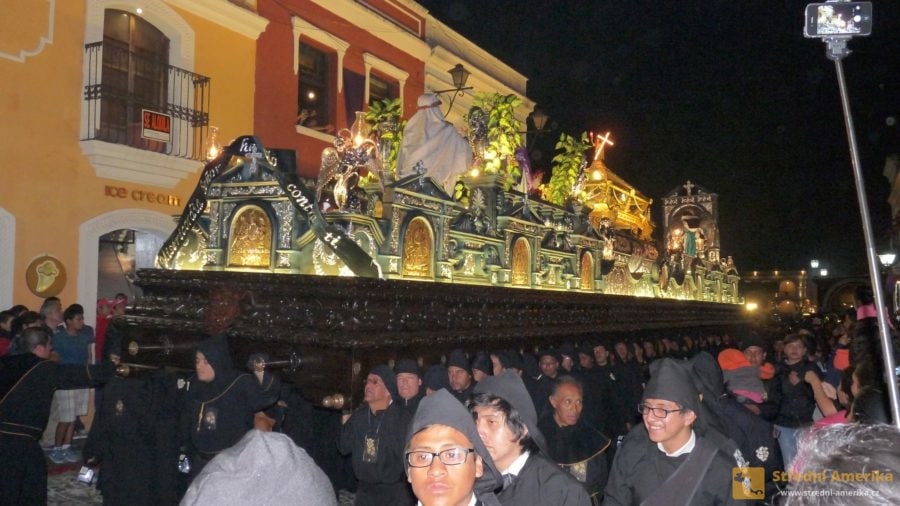 Guatemala, Antigua, Velký pátek a Velikonoce v Antigui.